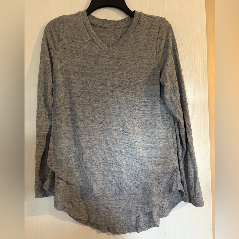 Latched Mama Heather Gray Long Sleeve V-Neck Top